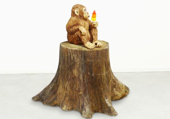 chimpanzee sculptuur raket ijsje 